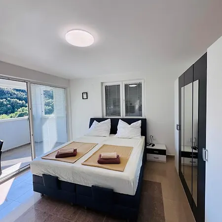 Three Queens Sunshine Apartment